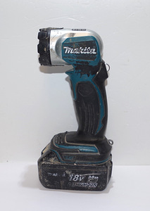 Беспроводной фонарь Makita DML802 +BL1830 3.0Ah (2 фото из 3)