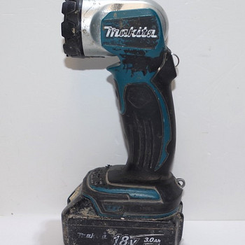 Akutaskulamp Makita DML802 +BL1830 3.0Ah