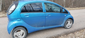 Mitsubishi I-miev (4 фото из 8)
