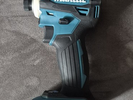 Продается новый Makita Impact Dtd172z 18V без аккумулятора и