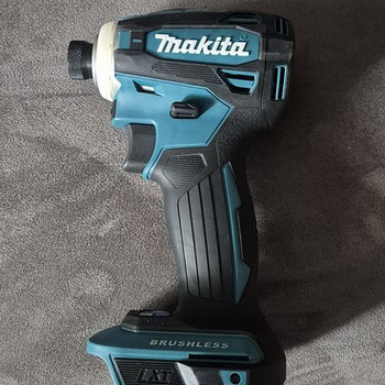 Продается новый Makita Impact Dtd172z 18V без аккумулятора и зарядного устройств...