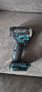 Продается новый Makita Impact Dtd172z 18V без аккумулятора и (2 фото из 3)