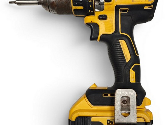 Аккумуляторная дрель Dewalt DCD790 + акку 5.0Ач