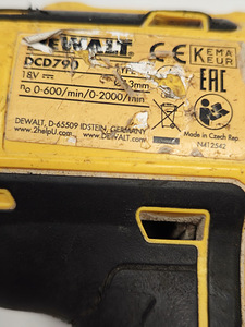 Аккумуляторная дрель Dewalt DCD790 + акку 5.0Ач (4 фото из 5)