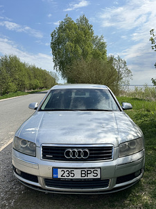 Audi A8 (2 фото из 14)