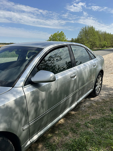 Audi A8 (3 фото из 14)