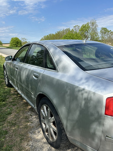 Audi A8 (4 фото из 14)
