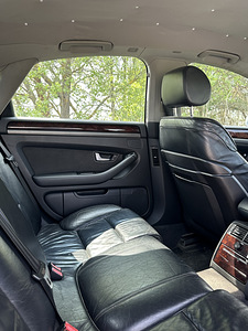 Audi A8 (9 фото из 14)