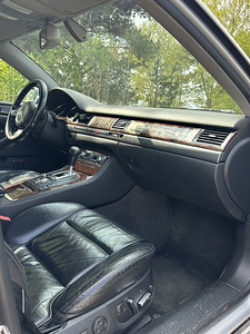 Audi A8 (11 фото из 14)