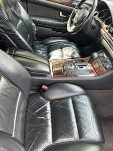 Audi A8 (12 фото из 14)
