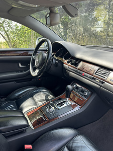 Audi A8 (10 фото из 14)