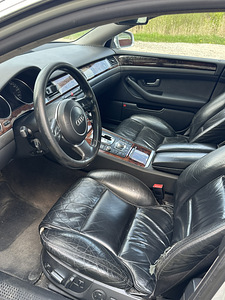 Audi A8 (13 фото из 14)