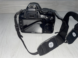 Nikon D3000 - Peegelkaamera (2 foto / 6)