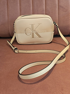 Сумка-камера Calvin Klein Jeans (4 фото из 5)
