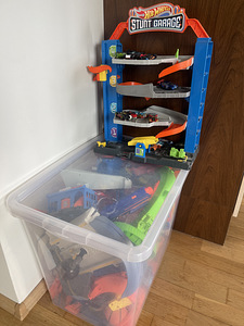 Наборы Hot Wheels (1 фото из 2)