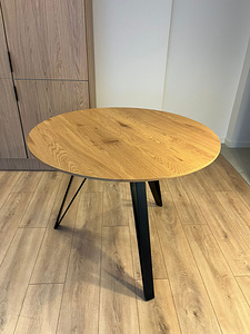 Стол / A dinning table (1 фото из 3)