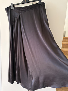 Mint Velvet Asymmetrical Satin Slip Midi Skirt must seelik (6 foto / 10)