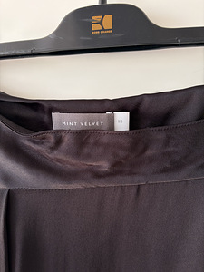 Mint Velvet Asymmetrical Satin Slip Midi Skirt must seelik (7 foto / 10)