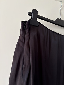 Mint Velvet Asymmetrical Satin Slip Midi Skirt must seelik (9 foto / 10)