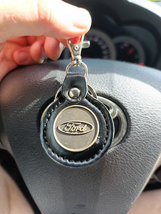 Ford nahast võtmehoidja (1 foto / 2)