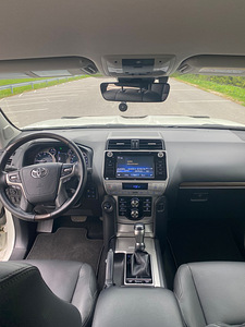 Toyota Land Cruiser Prado (6 фото из 14)