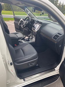Toyota Land Cruiser Prado (8 фото из 14)