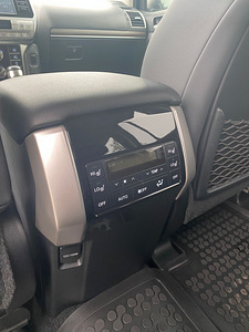 Toyota Land Cruiser Prado (10 фото из 14)