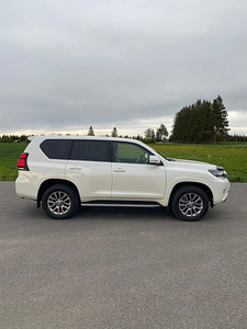 Toyota Land Cruiser Prado (4 фото из 14)