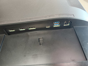 28" 4K monitor Samsung (5 foto / 5)