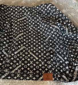 Джинсовая куртка Louis Vuitton X Supreme (3 фото из 5)