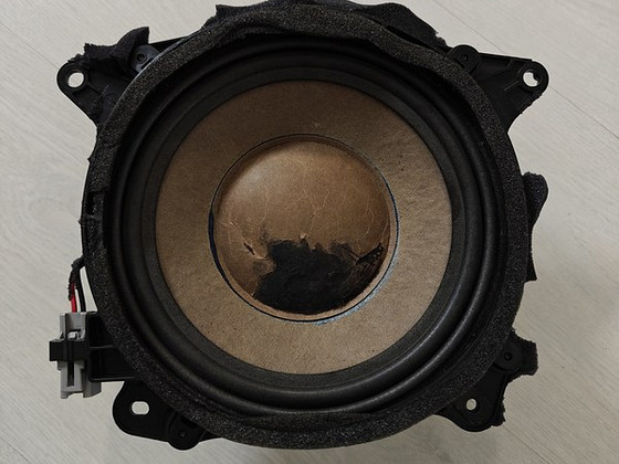 Lexus LS430 Subwoofer