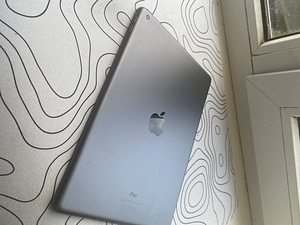 iPad 9 Gen Wi-Fi 64GB (1 foto / 4)