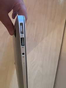 Apple MacBook Air 13” (Mid 2012) (5 foto / 7)