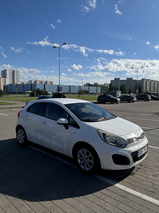Kia Rio (3 фото из 10)