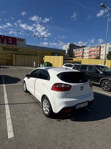 Kia Rio (4 фото из 10)