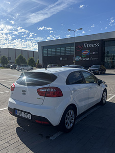 Kia Rio (5 фото из 10)