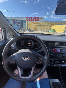 Kia Rio (6 фото из 10)