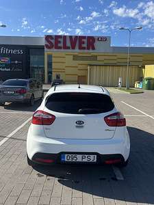 Kia Rio (10 фото из 10)