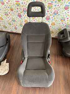 Volkswagen Sharan tagumised istmed (4 foto / 4)