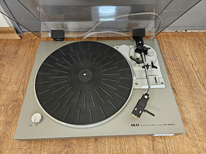Akai AP-B20C HiFi Auto Return Turntable (2 foto / 4)
