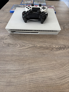 PlayStation 4 pro 1tb (4 foto / 5)