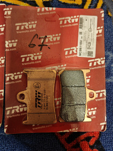 Продам колодки TRW MCB611SV цена за 2шт. (2 фото из 2)