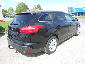 Ford Focus Titanium (2 foto / 15)