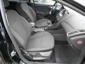 Ford Focus Titanium (9 foto / 15)