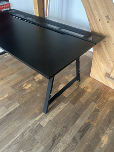 Продается компьютерный стол IKEA Utespelare (3 фото из 5)
