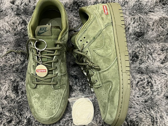 Nike x Supreme Dunk SB