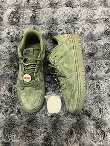 Nike x Supreme Dunk SB (1 foto / 6)