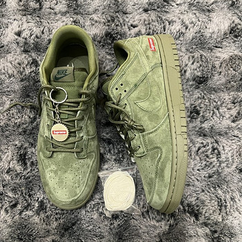 Nike x Supreme Dunk SB