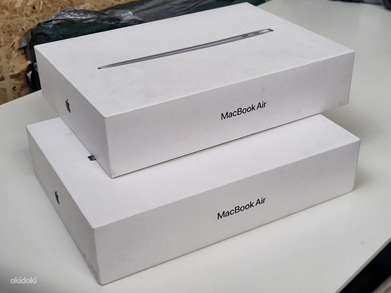 Коробка от 13-inch MacBook Air with Apple M1 chip