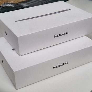 Коробка от 13-inch MacBook Air with Apple M1 chip